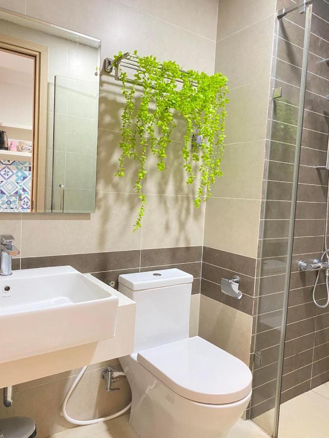 Rivergate Apartment With Central View Хошимин Экстерьер фото